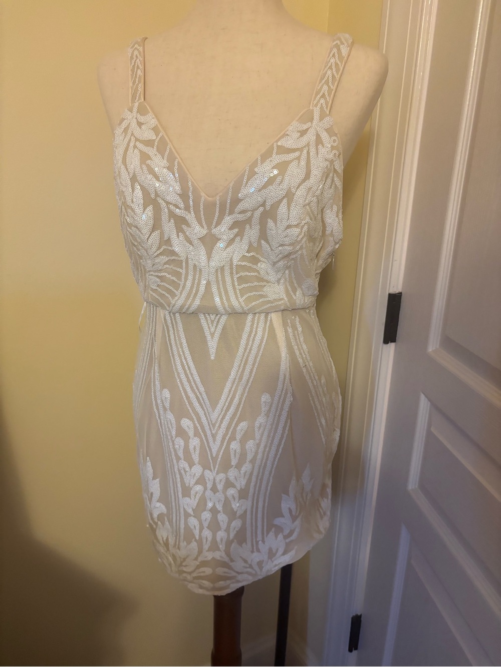 Lulu’s beige and white Beaded V-Neck Sleeveless Dress